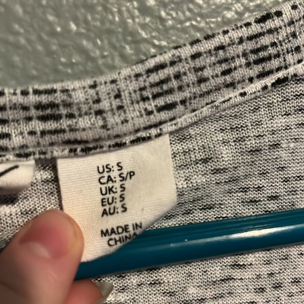 gray pattern button up - Picture 3 of 5